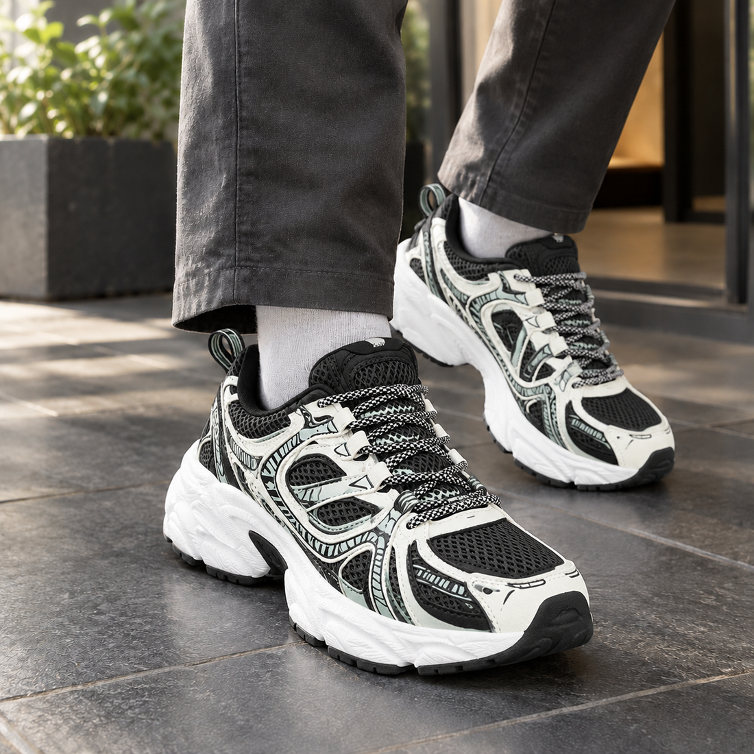 Vasari Chunky Sneakers - Black And White